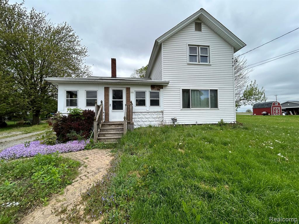 305 E WASHINGTON Avenue, Vernon, MI 48476 — Photo 2
