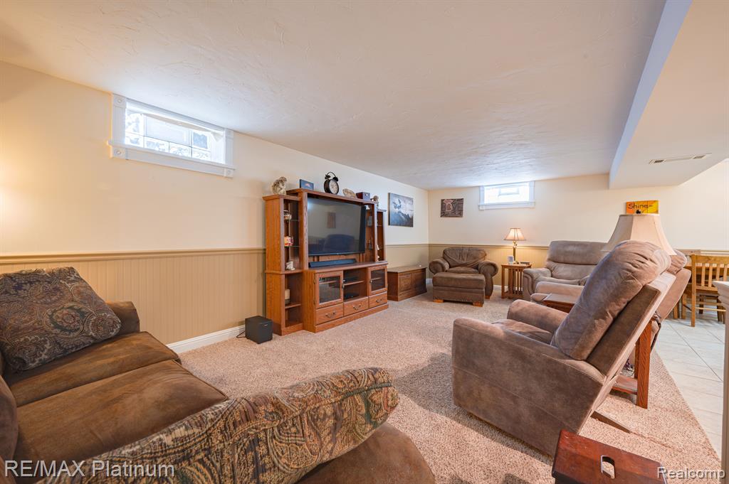 710 MANORDALE Court, Milford, MI 48381 — Photo 36