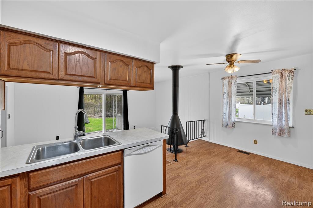 5300 Arnold Drive, Burton, MI 48509 — Photo 13