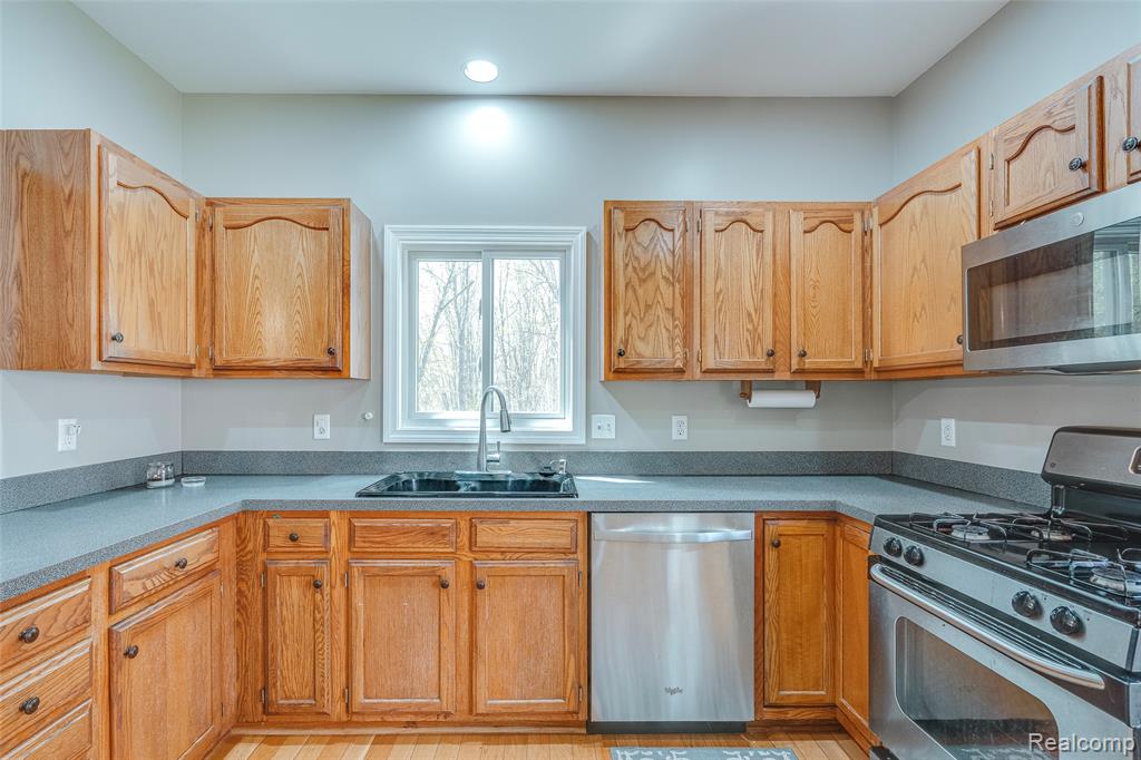 461 Alexander Drive, Commerce Twp, MI 48390 — Photo 26
