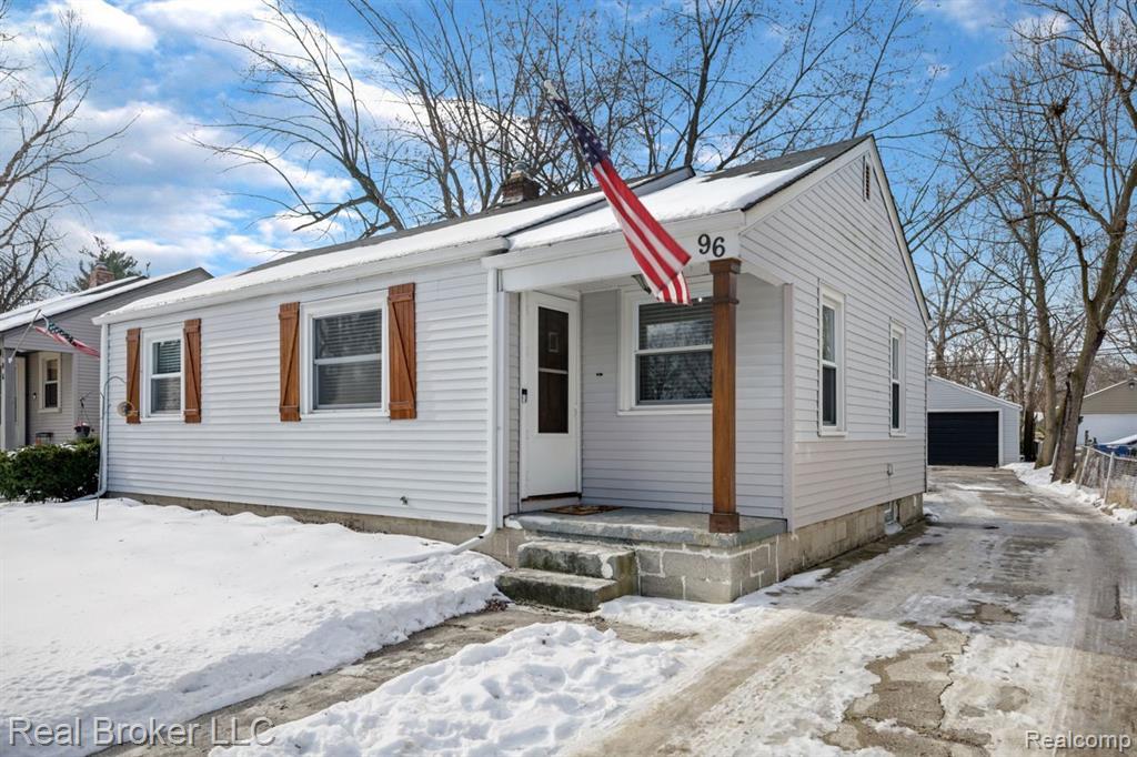 96 S ROSLYN Road, Waterford, MI 48328 — Photo 2