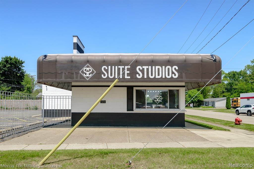 573 E Huron River Drive, Belleville, MI 48111 — Photo 2