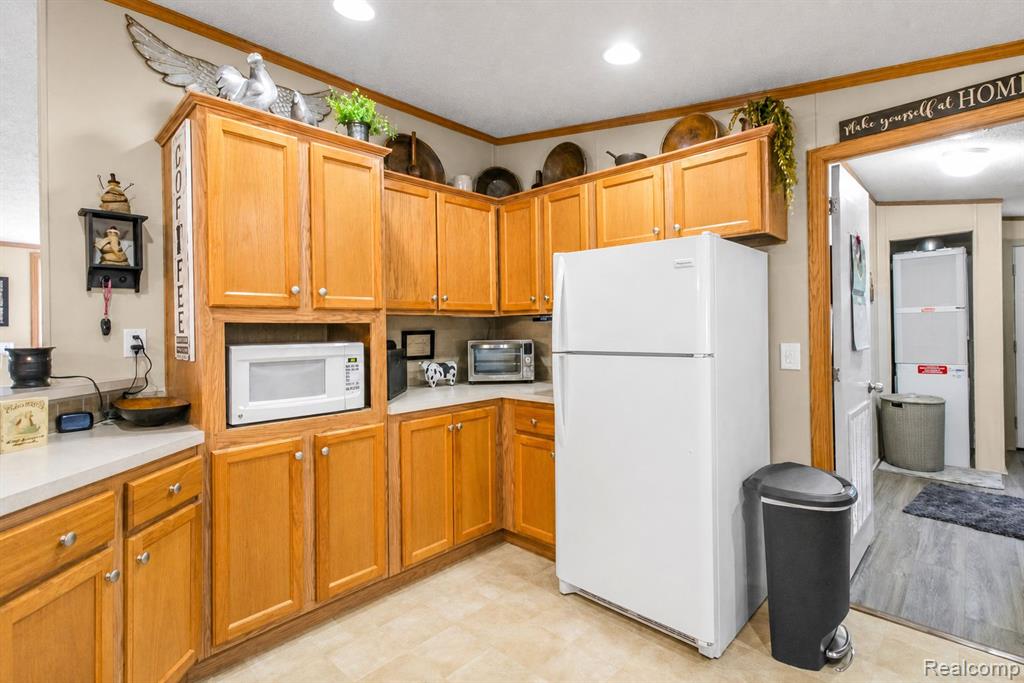 29311 Hidden River Drive, Gibraltar, MI — Photo 7