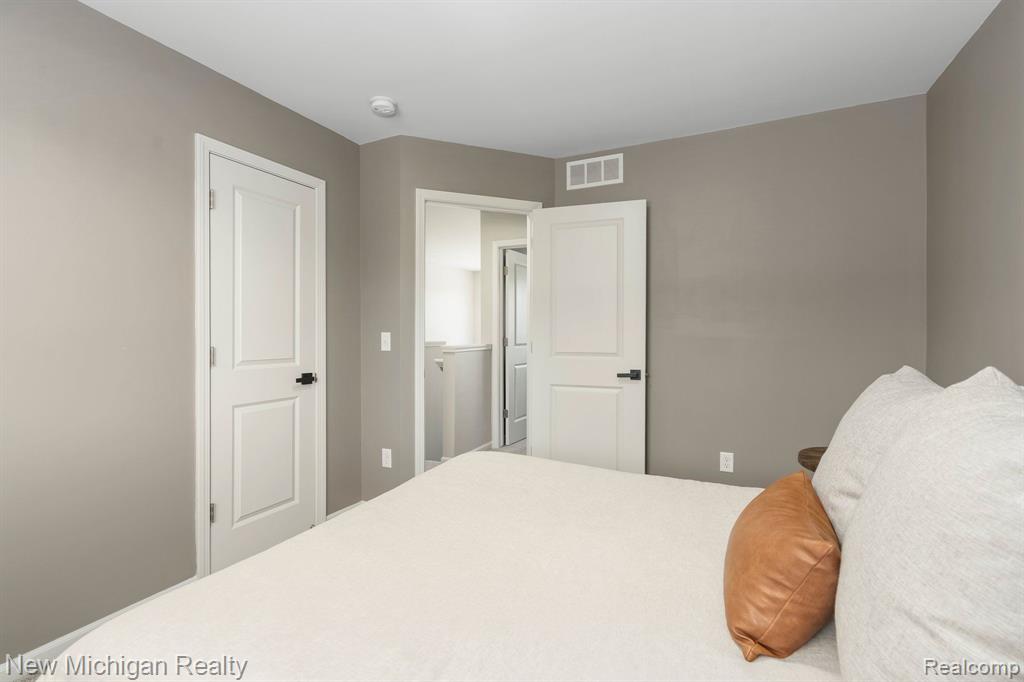 6620 CHANDLER Drive, Belleville, MI 48111 — Photo 40