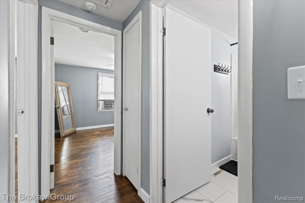 6088 Surrey Lane, Burton, MI 48519 — Photo 15
