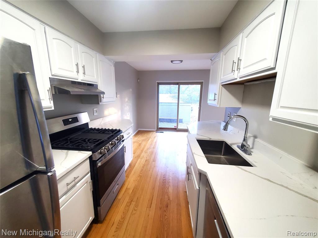 673 Oakbrook W, Rochester Hills, MI 48307 — Photo 8