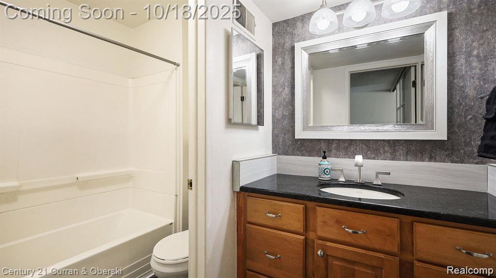 833 BLOOMFIELD VILLAGE Boulevard, A, Auburn Hills, MI 48326 — Photo 13