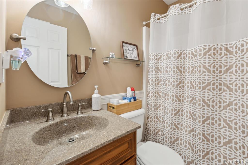 7206 Glen Oak Court, Grand Blanc, MI 48439 — Photo 15