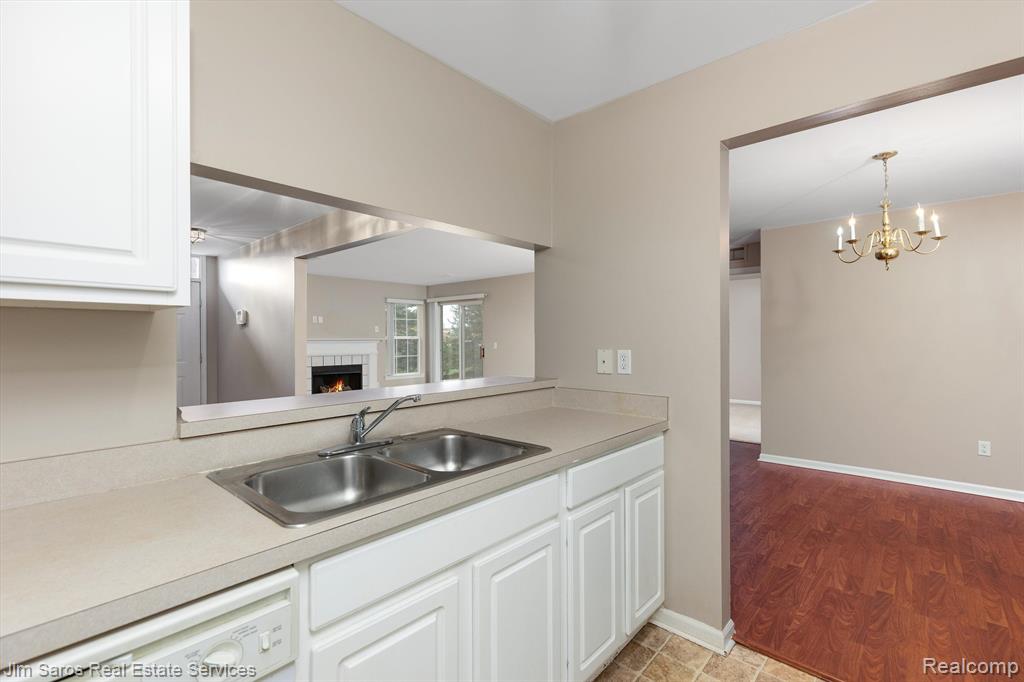 43115 WOODBRIDGE Drive, Clinton Twp, MI 48038 — Photo 7