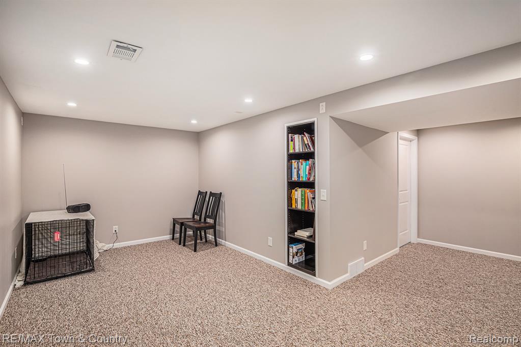 1535 Woodlake Lane, Grand Blanc, MI 48439 — Photo 27