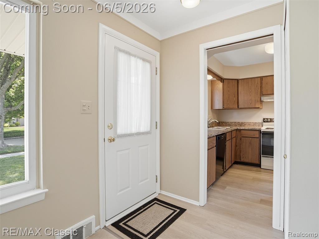 40874 Ivywood Lane, Plymouth, MI 48170 — Photo 6