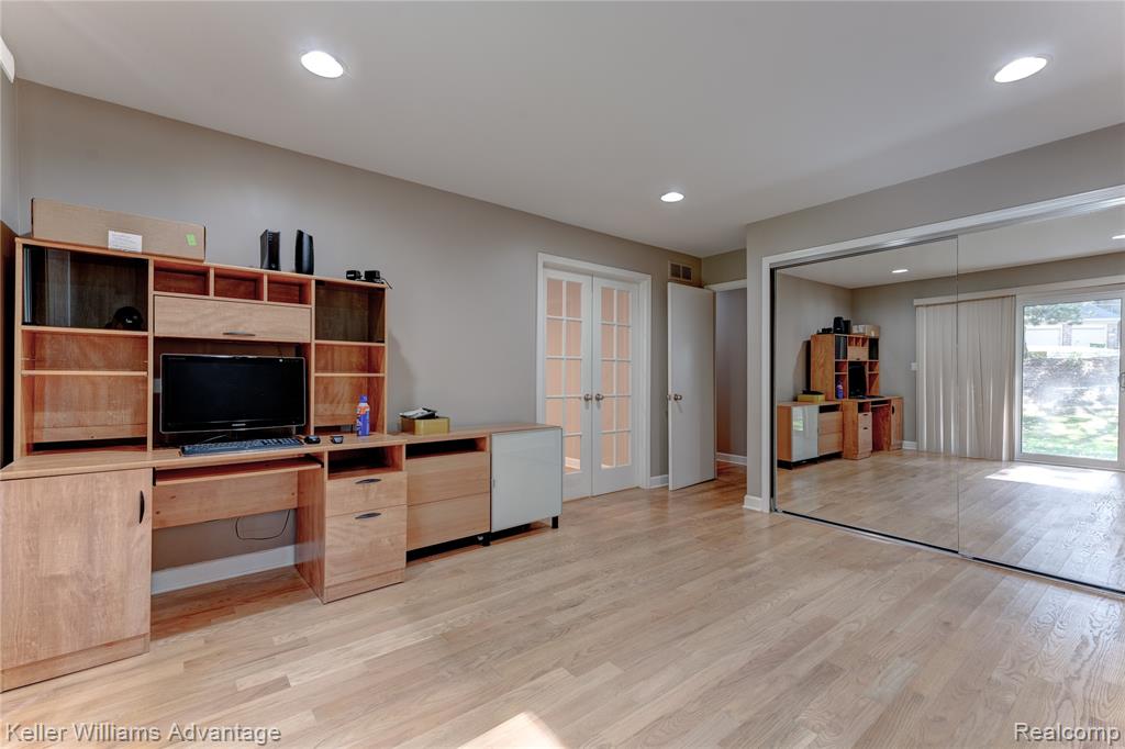37132 Brentwood Circle, Farmington Hills, MI 48331 — Photo 17
