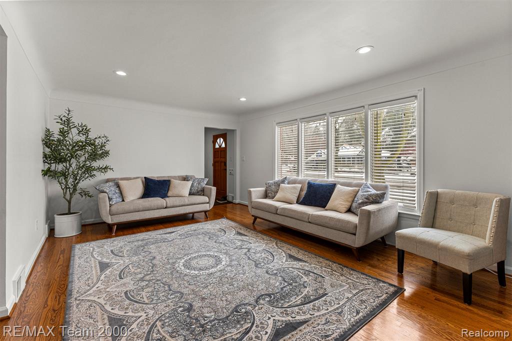 835 S Silvery Lane, Dearborn, MI 48124 — Photo 8