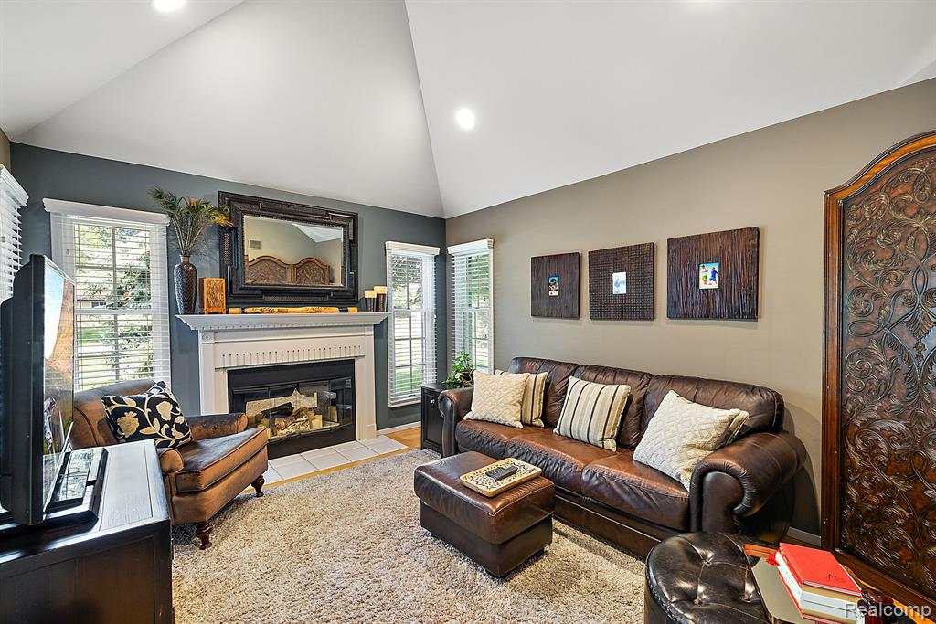 733 LONGFORD Drive, Rochester Hills, MI 48309 — Photo 19