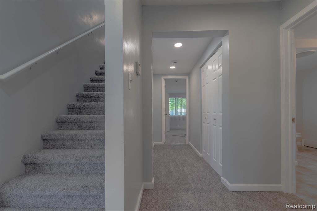 5733 CRESCENT Road, Waterford, MI 48327 — Photo 8