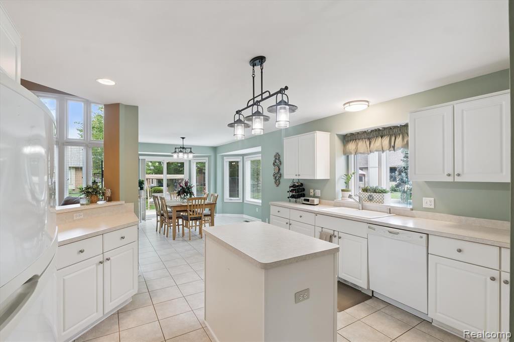 47509 Brockmor Drive, Shelby Twp, MI 48315 — Photo 13