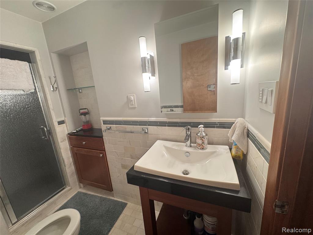 6 Danvers Lane, Dearborn, MI 48120 — Photo 33