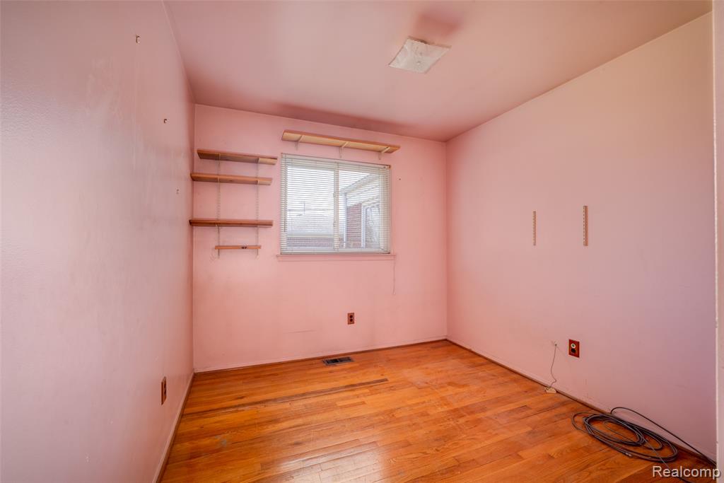 29889 Brown Court, Garden City, MI — Photo 20