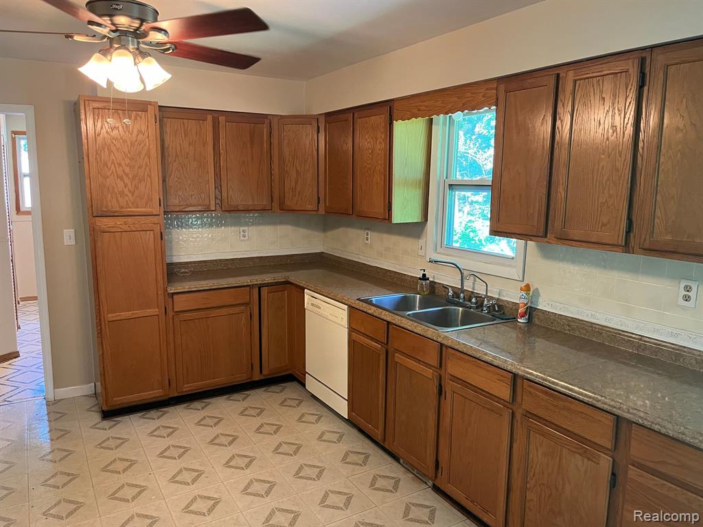 5047 ROCHESTER Road, Dryden, MI 48428 — Photo 4