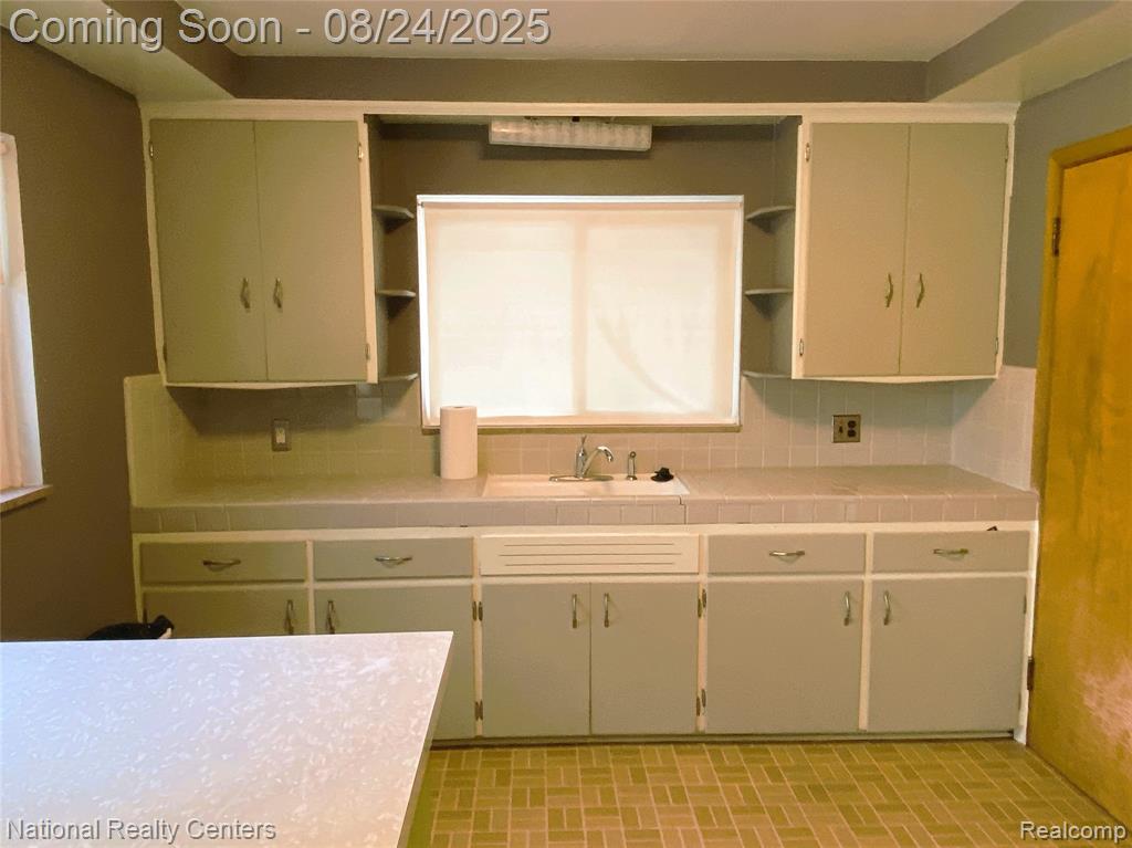 7288 Kingsbury Street, Dearborn Heights, MI 48127 — Photo 8
