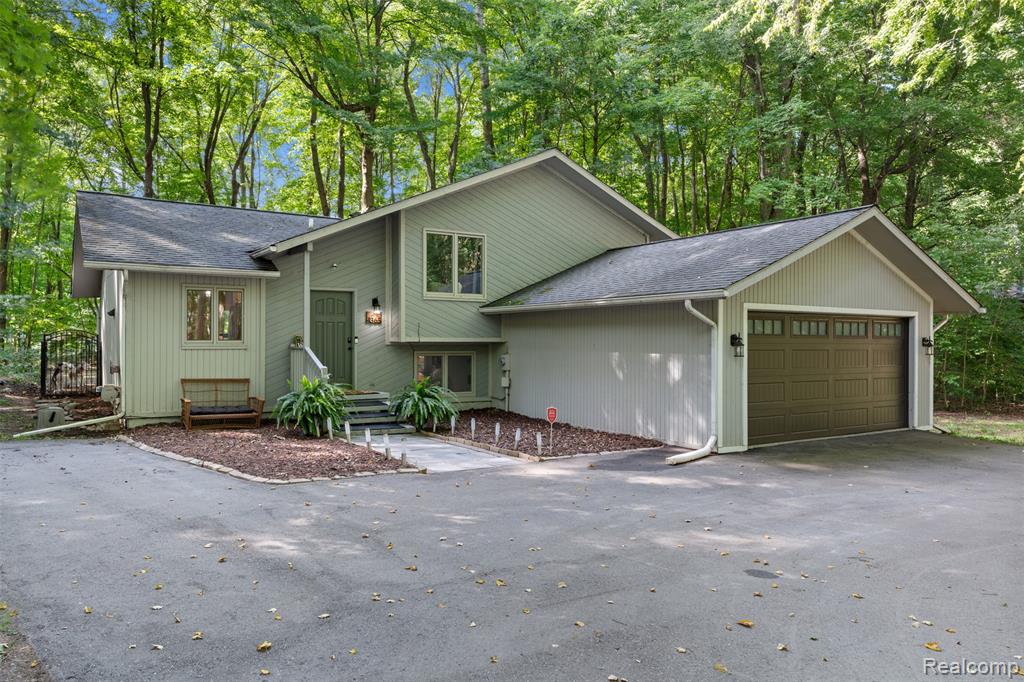 4365 Rose Court, Lake Orion, MI 48362 — Photo 2