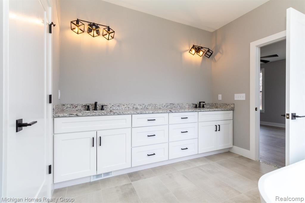2910 LOON Drive, Wixom, MI 48393 — Photo 47