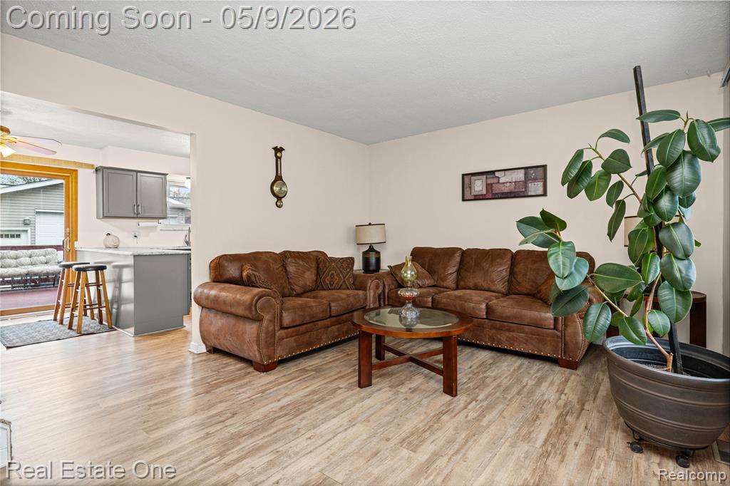 537 Woodbridge Circle, Waterford, MI 48327 — Photo 13