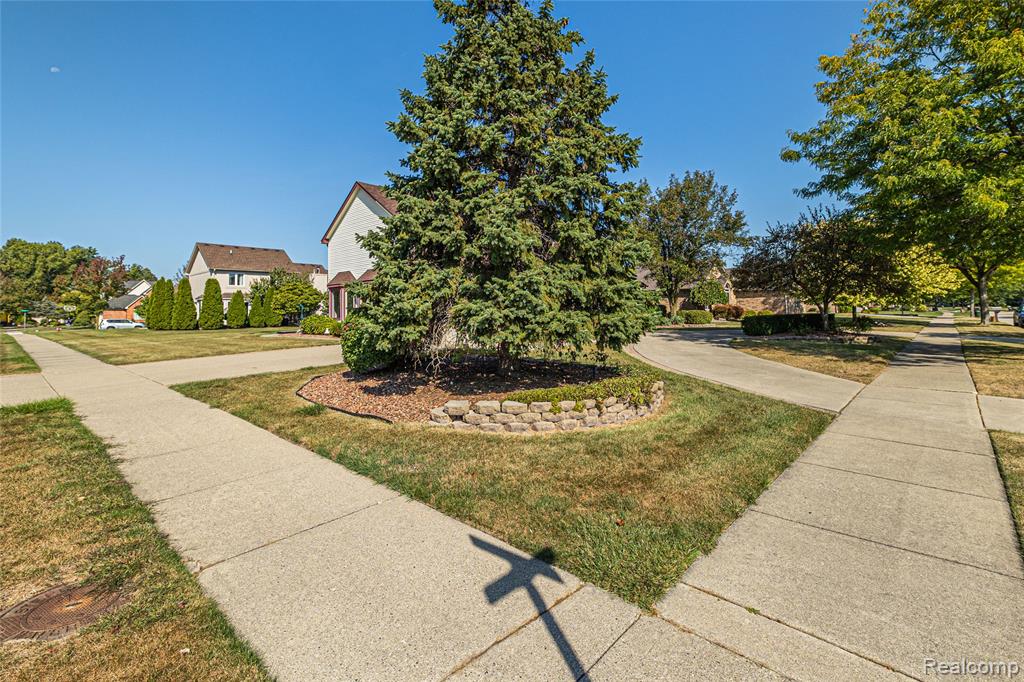 43505 Austin Drive, Sterling Heights, MI 48314 — Photo 45