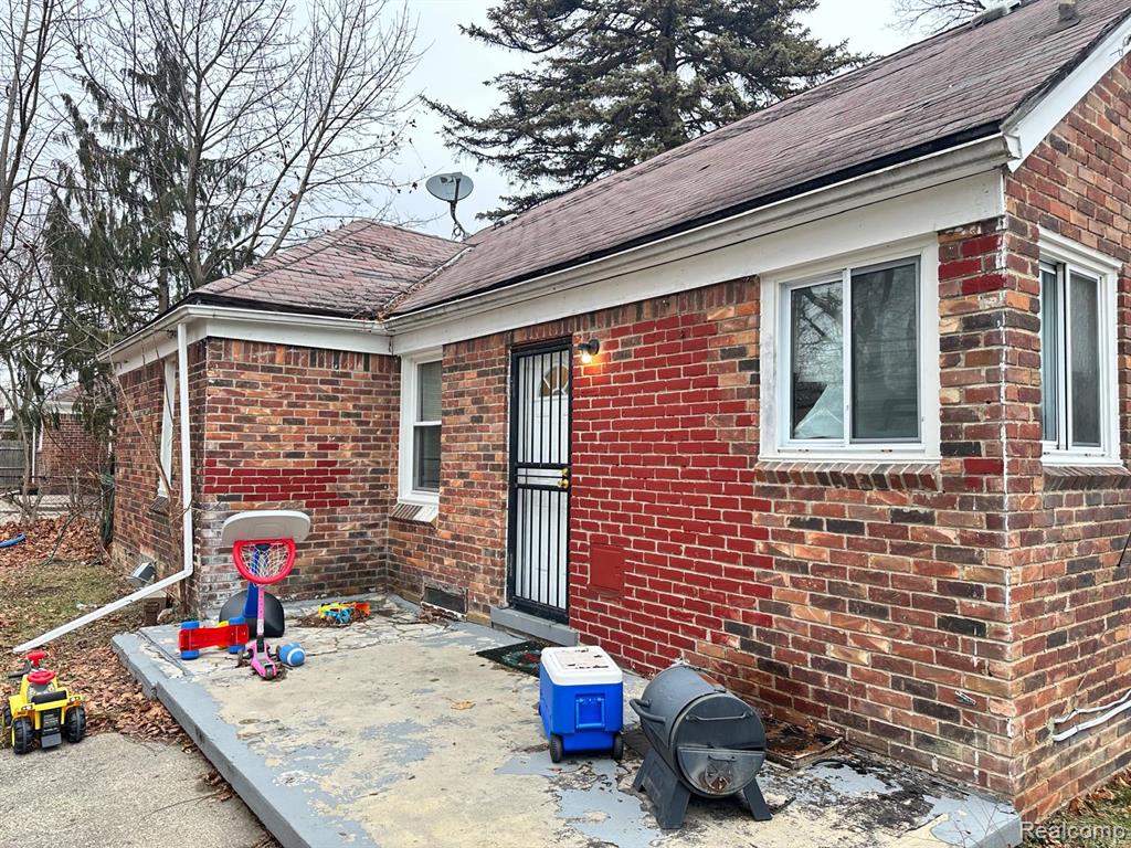 9215 Grandville Avenue, Detroit, MI 48228 — Photo 13