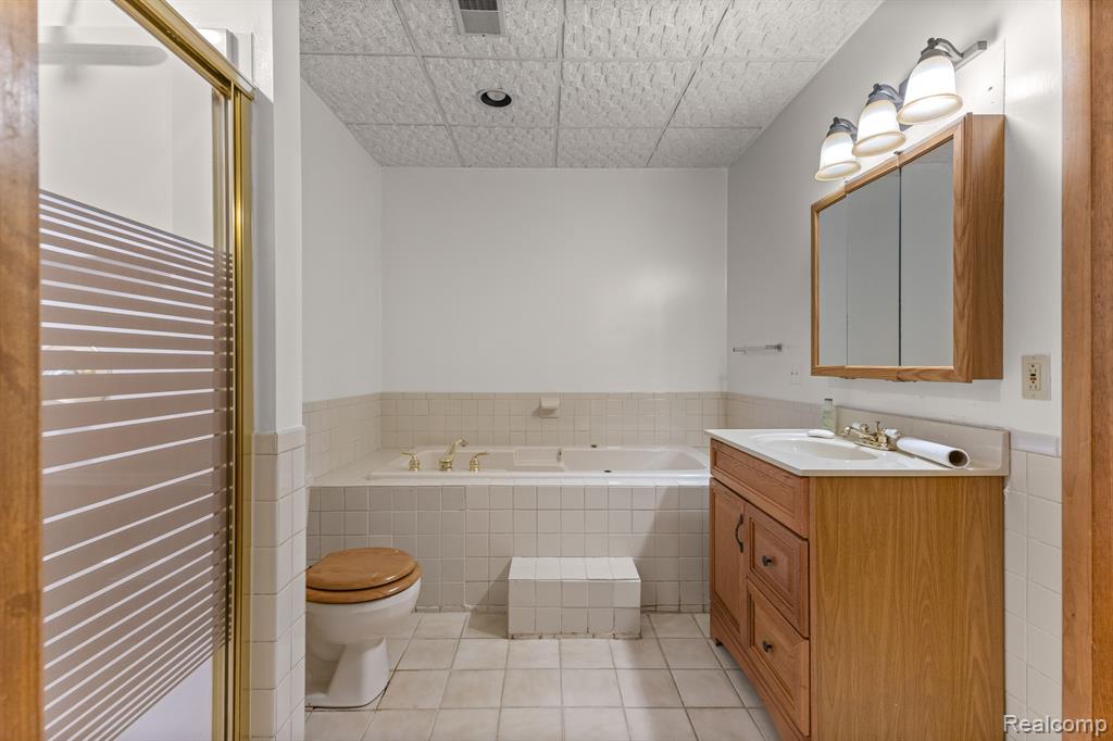 4 LEMINGTON, Dearborn, MI 48126 — Photo 36