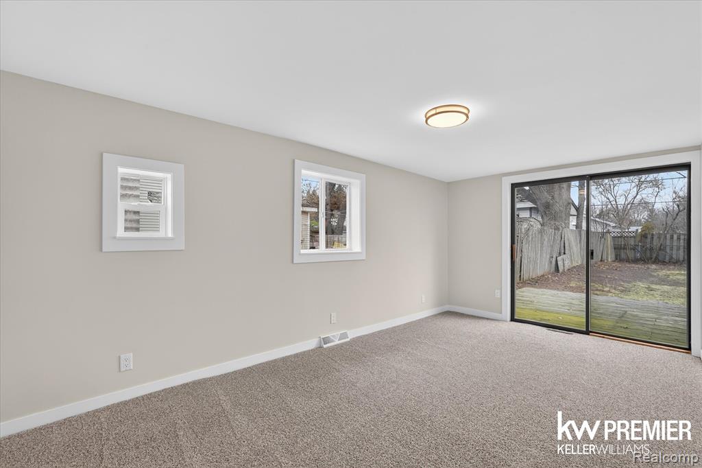 5658 Crescent Road, Waterford, MI 48327 — Photo 20
