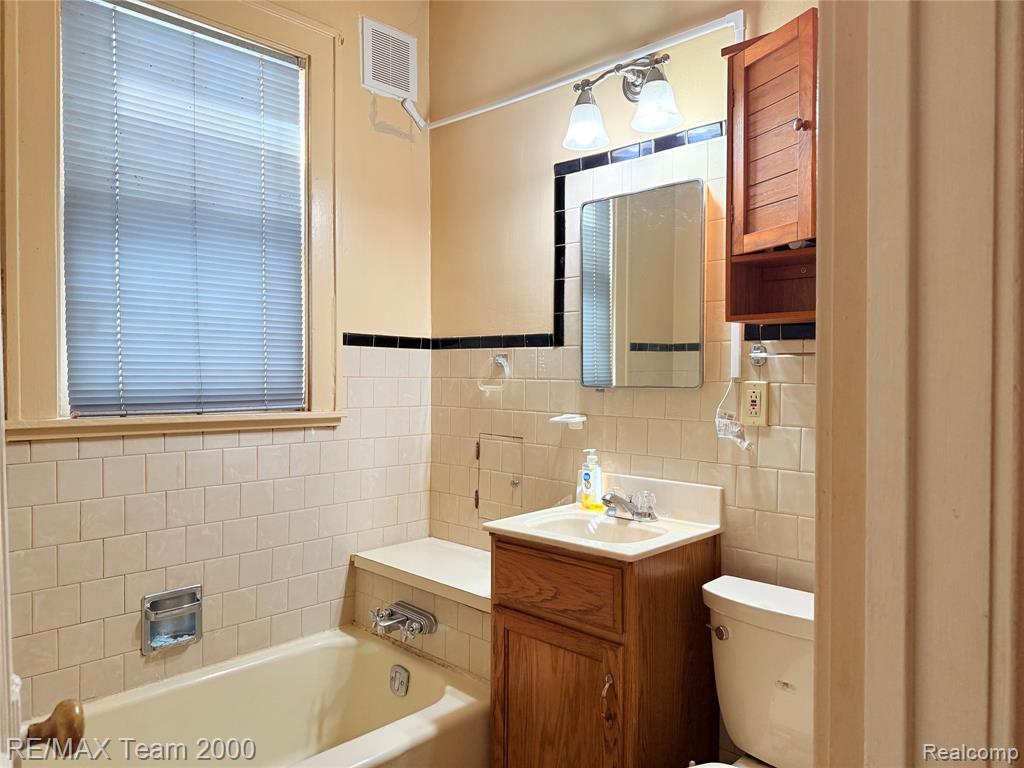 8120 Kirkwood Street, Detroit, MI 48210 — Photo 14