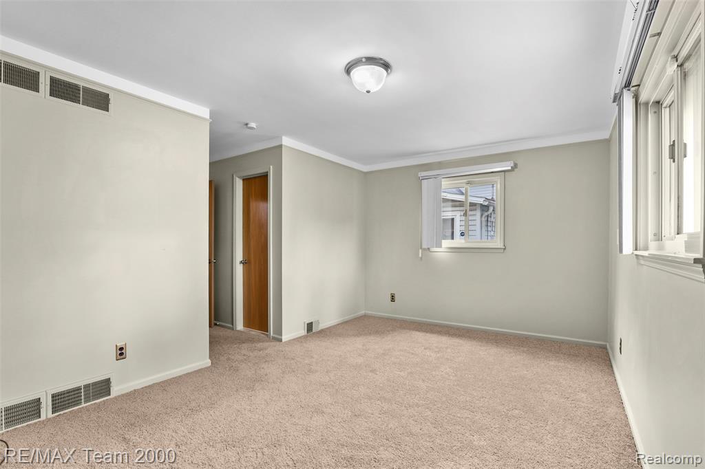25134 Ann Arbor Trail, Dearborn Heights, MI 48127 — Photo 16