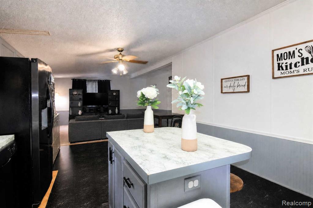 29193 Hazelwood, Flat Rock, MI 48134 — Photo 5