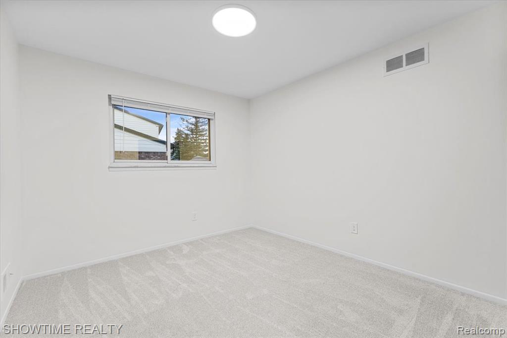902 Longfellow Drive, Troy, MI 48085 — Photo 32