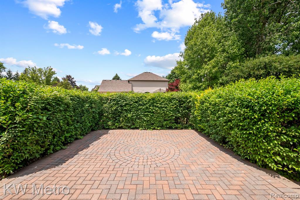 3953 Lake Forest Drive, Sterling Heights, MI 48314 — Photo 40