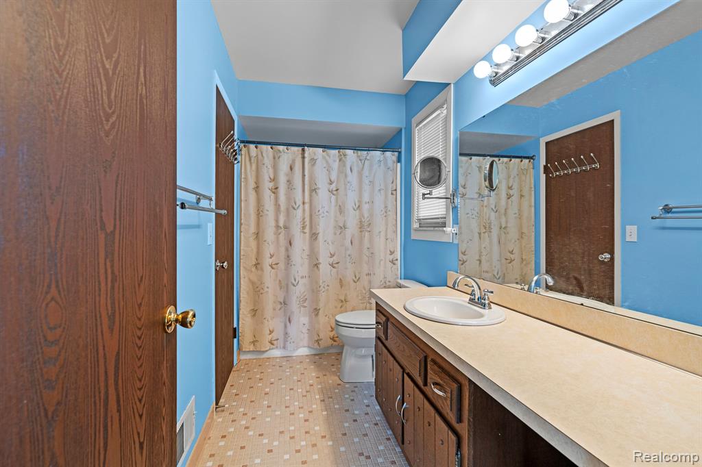 643 Pine Tree Court, Walled Lake, MI 48390 — Photo 22
