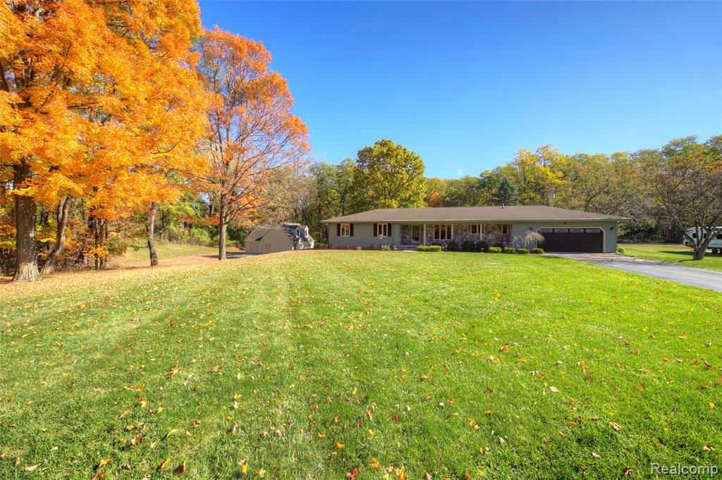 7603 Hamburg Road, Brighton, MI 48116 — Photo 3