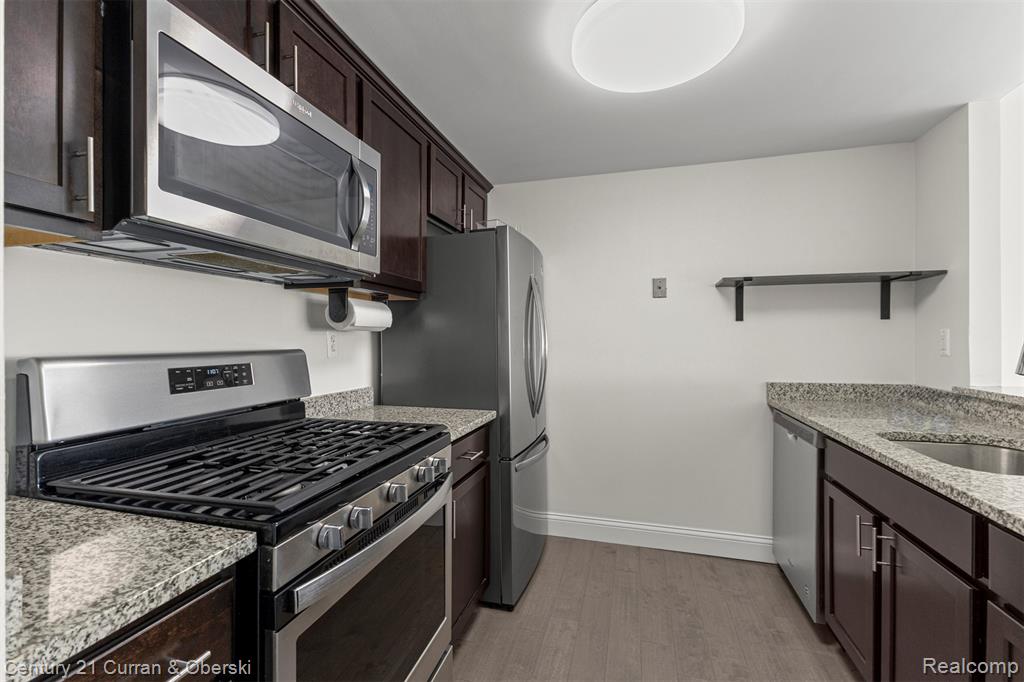 250 E Harbortown Drive, 708, Detroit, MI 48207 — Photo 16