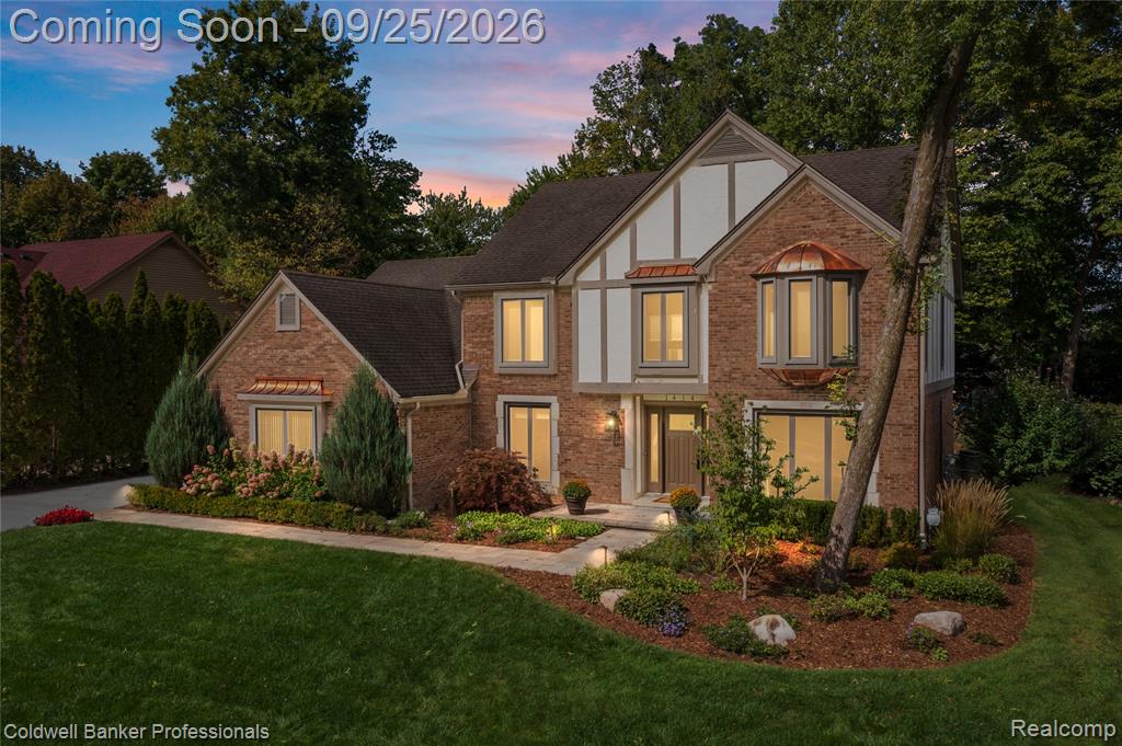 1414 Bradbury Drive, Troy, MI 48098