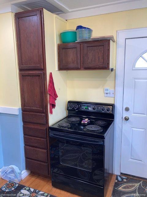 8403 HARDING, Center Line, MI 48015 — Photo 10