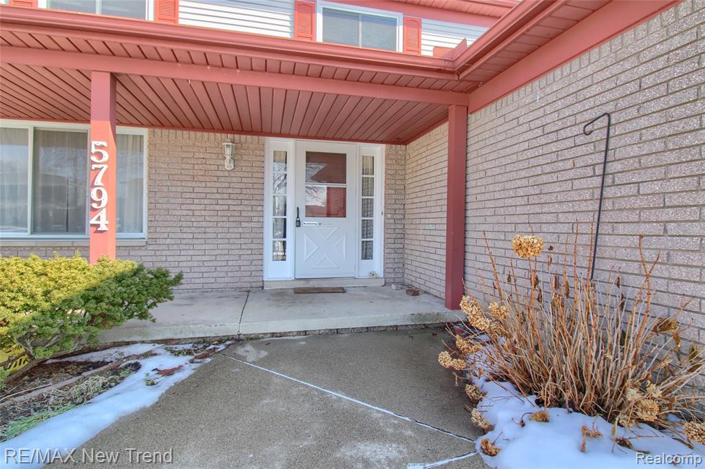 5794 Willow Creek Drive, Canton, MI 48187 — Photo 3