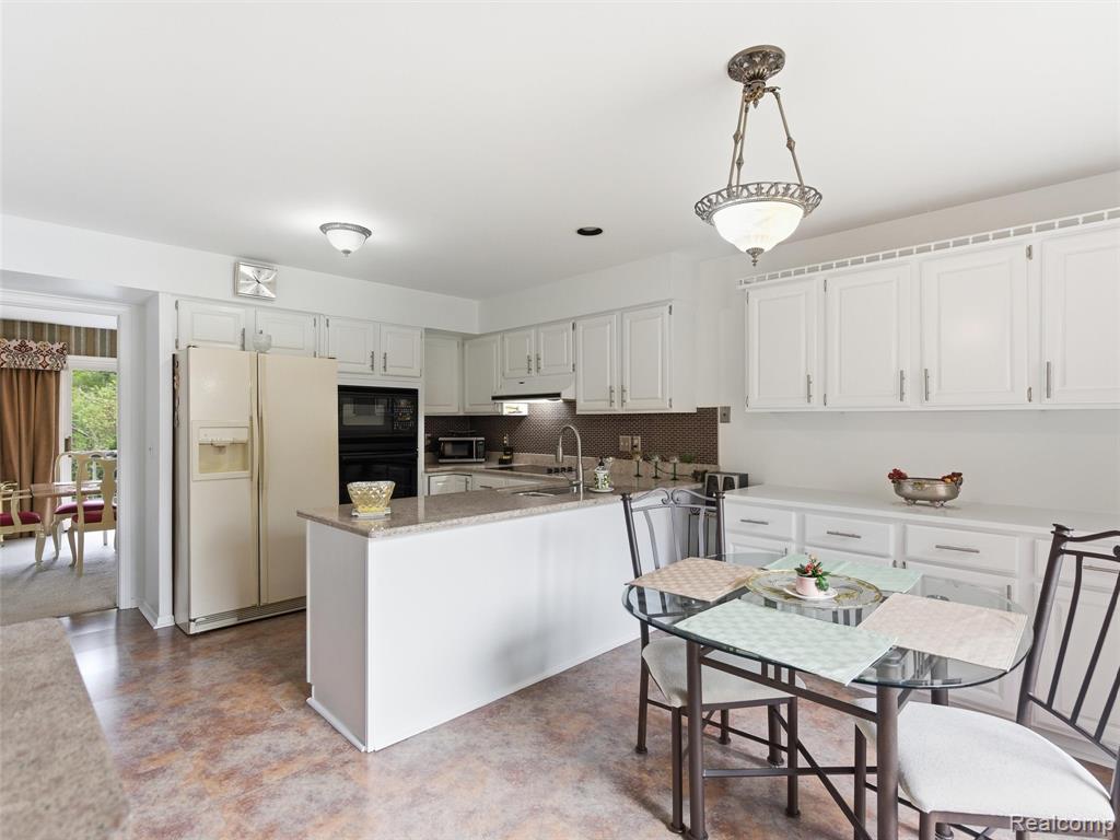 4261 Wabeek Lake Drive S, Bloomfield Hills, MI 48302 — Photo 12