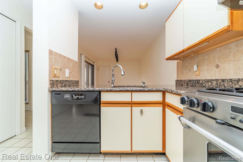 6250 POTOMAC Circle, West Bloomfield, MI — Photo 18
