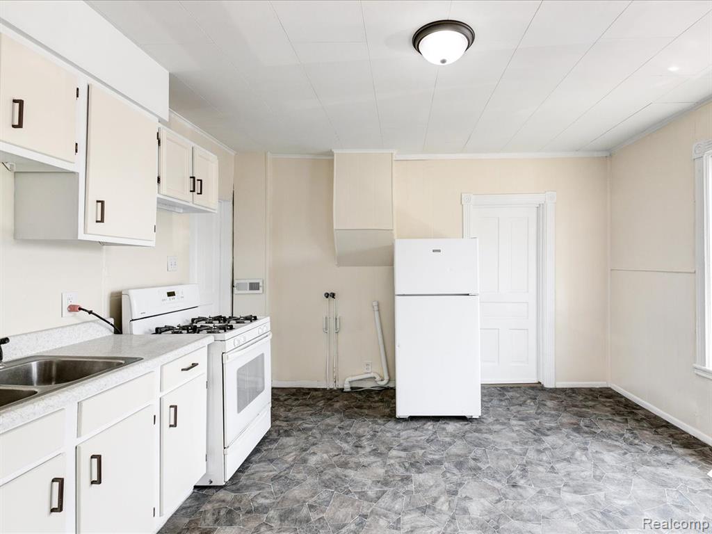 718 Superior Street, Port Huron, MI 48060 — Photo 10