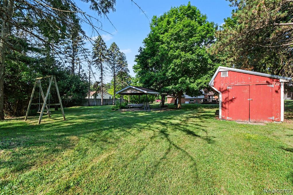 7370 Perry Lake Road, Clarkston, MI 48348 — Photo 26