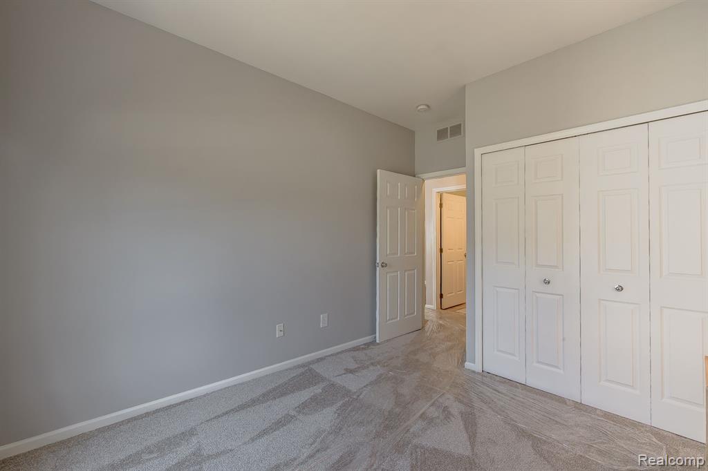 708 AMBERLY Drive, A, Waterford, MI 48328 — Photo 23