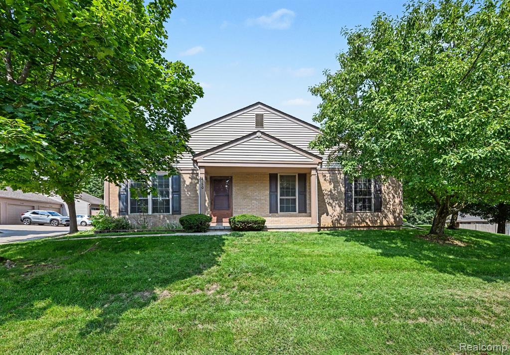 3150 Hidden Ridge Drive, Waterford, MI 48328