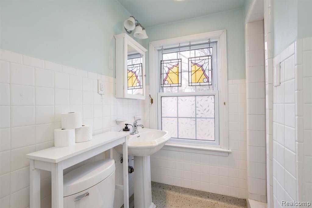 4 DUXBURY Lane, Dearborn, MI 48120 — Photo 23