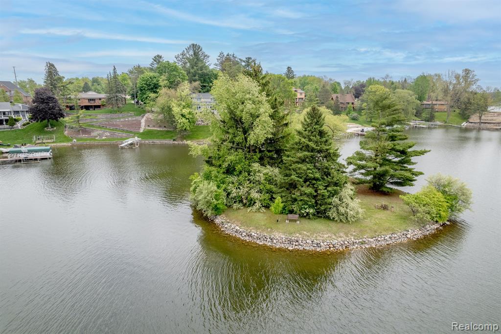 7488 DRIFTWOOD Drive, Fenton, MI 48430 — Photo 43